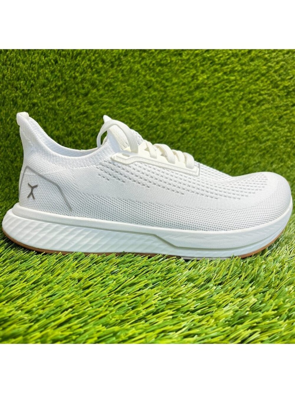 Flux Adapt Runner White Gum Womens Size 9 Mens Size 7.5 Running Athletic Shoes